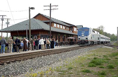 pere marquette station train amtrak michigan passengers bangor railroad bam officials greet renovated rededication newly arrival ceremony local during